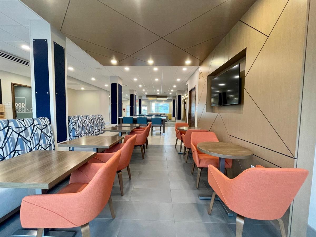 Holiday Inn Express & Suites - Ft. Smith - Airport By Ihg Fort Smith Ngoại thất bức ảnh