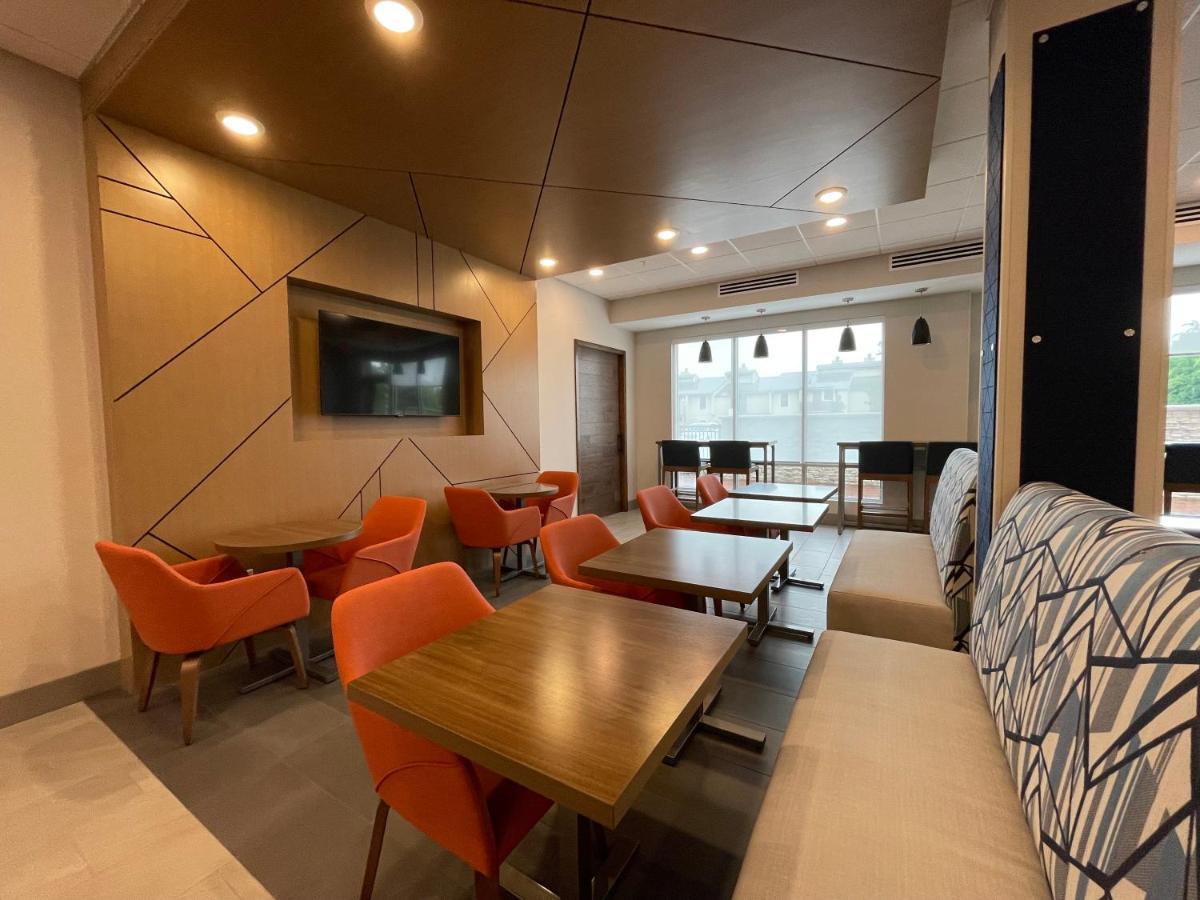 Holiday Inn Express & Suites - Ft. Smith - Airport By Ihg Fort Smith Ngoại thất bức ảnh