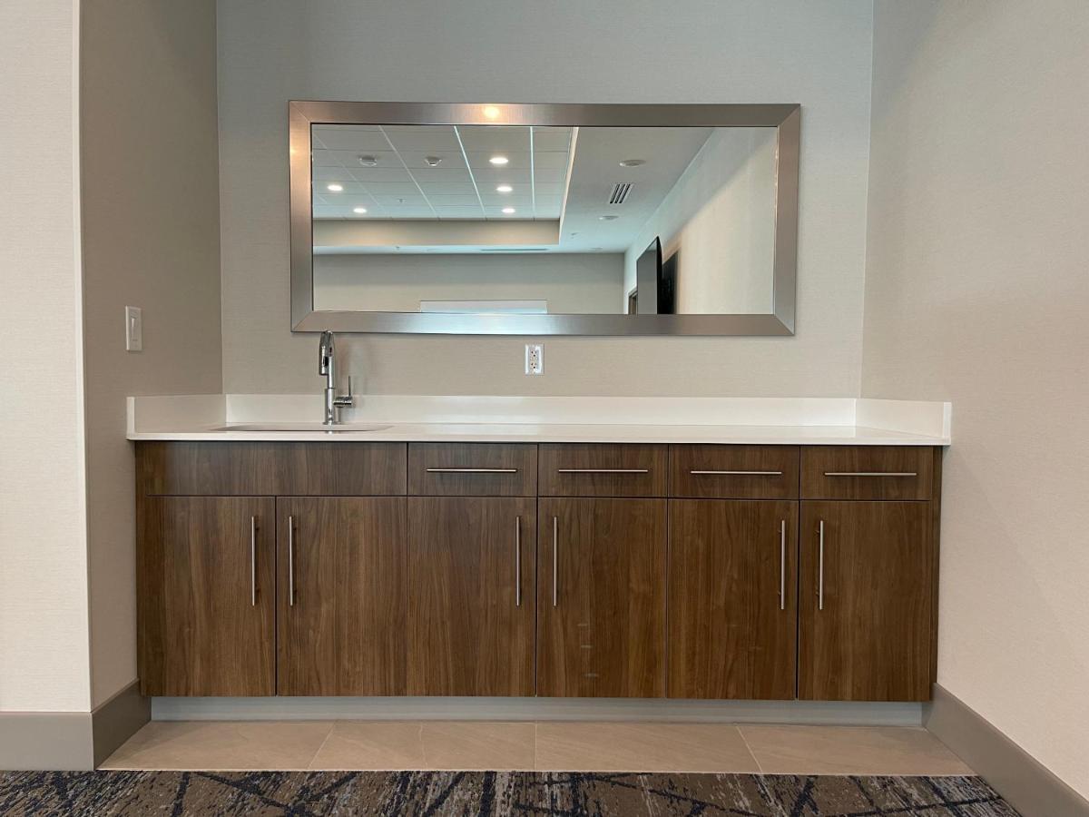 Holiday Inn Express & Suites - Ft. Smith - Airport By Ihg Fort Smith Ngoại thất bức ảnh
